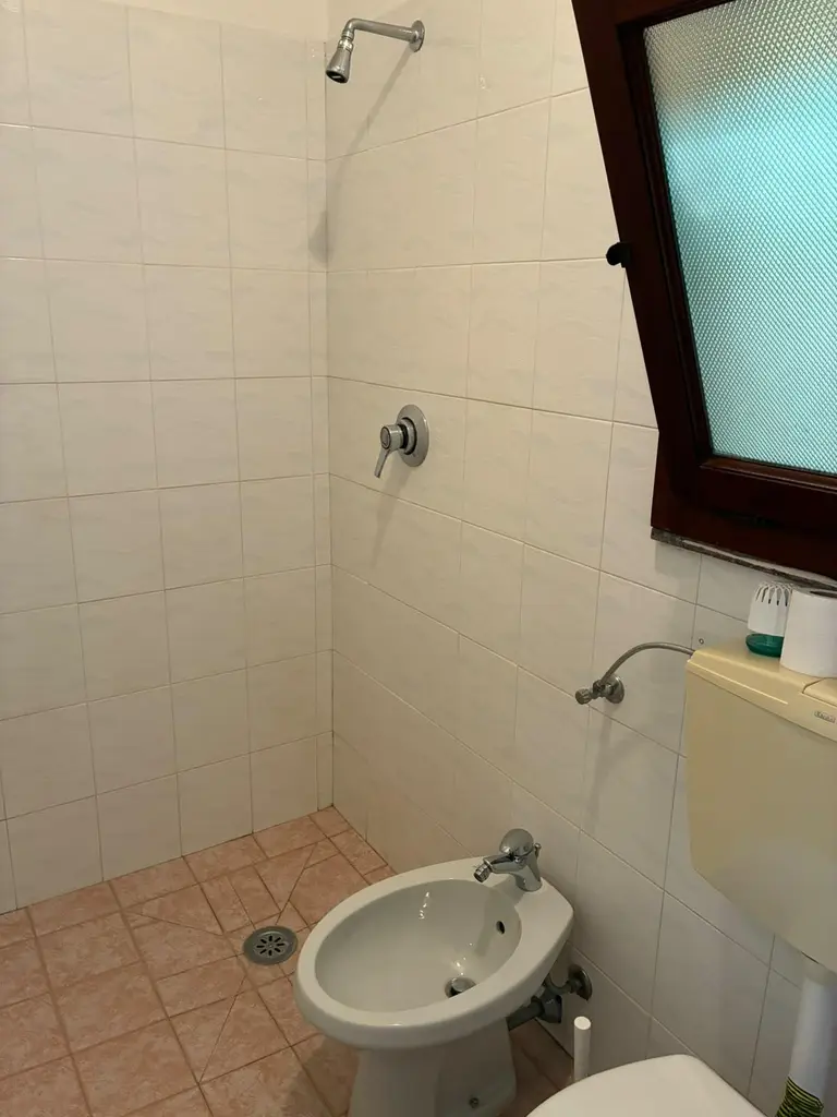 La doccia del bagno esterno, comoda al rientro dal mare o dalla piscina