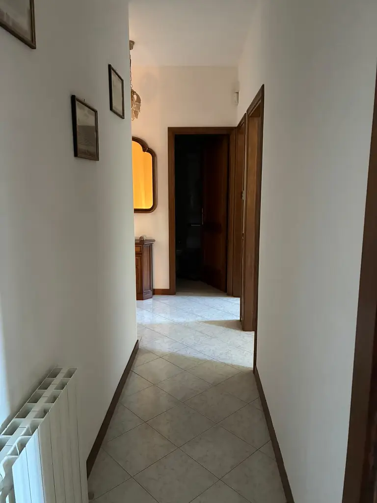 Il corridoio del primo piano che porta alle camere e al bagno